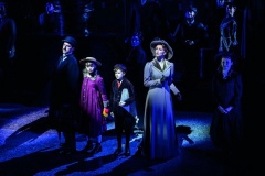 Mary Poppins London Company 2023 - Charlie Anson as Mr Banks, Ellie Kit Jones as Jane Banks, Logan Clark as Michael Banks and Amy Griffiths as Mrs Banks. Photo by Johan Persson