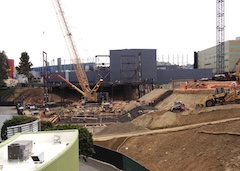 Foundations are complete and the structure is starting to rise up (March 2014, photo by Christian Beana)